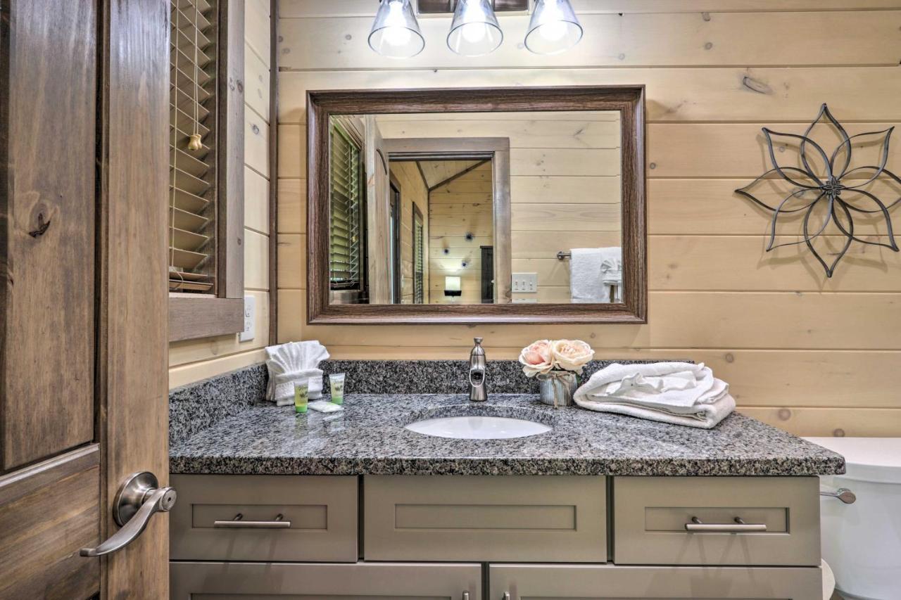 Smoky Cove Retreat With Private Hot Tub And Deck! Βίλα Sevierville Εξωτερικό φωτογραφία